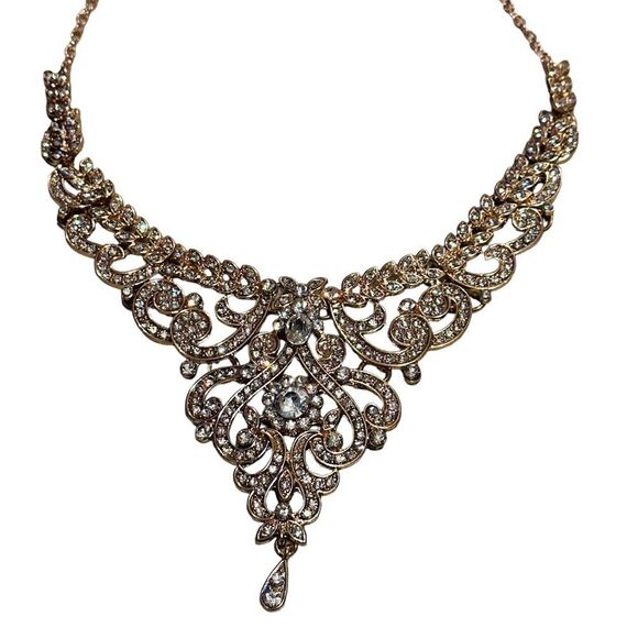 NWT Rose Gold Rhinestone Statement Necklace & Earrings Set - Picture 5 of 16